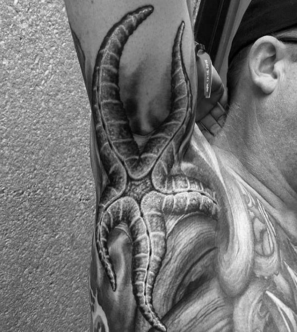 male-starfish-armpit-tattoo-design-inspiration