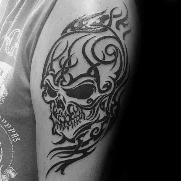 male-with-cool-outer-arm-tribal-skull-tattoo-design