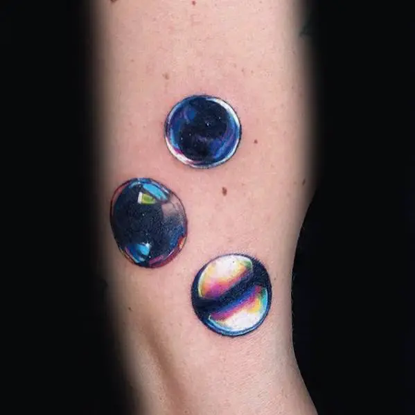 guy-with-bubble-3d-arm-tattoo-design
