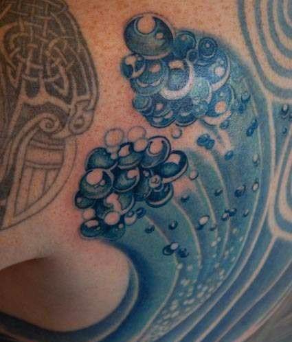 manly-blue-back-bubble-tattoo-design-ideas-for-men