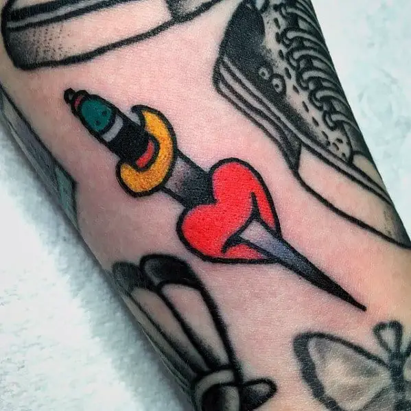 guys-tattoos-with-heart-dagger-filler-design