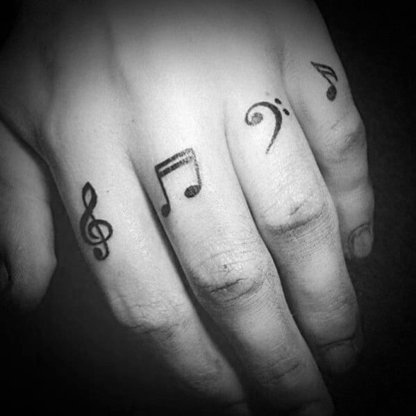 guys-simple-music-notes-tattoos-on-fingers